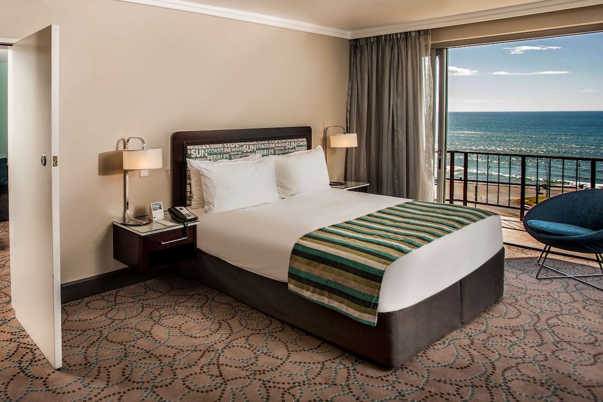 Suite | 1 bedroom, in-room safe, desk, laptop workspace