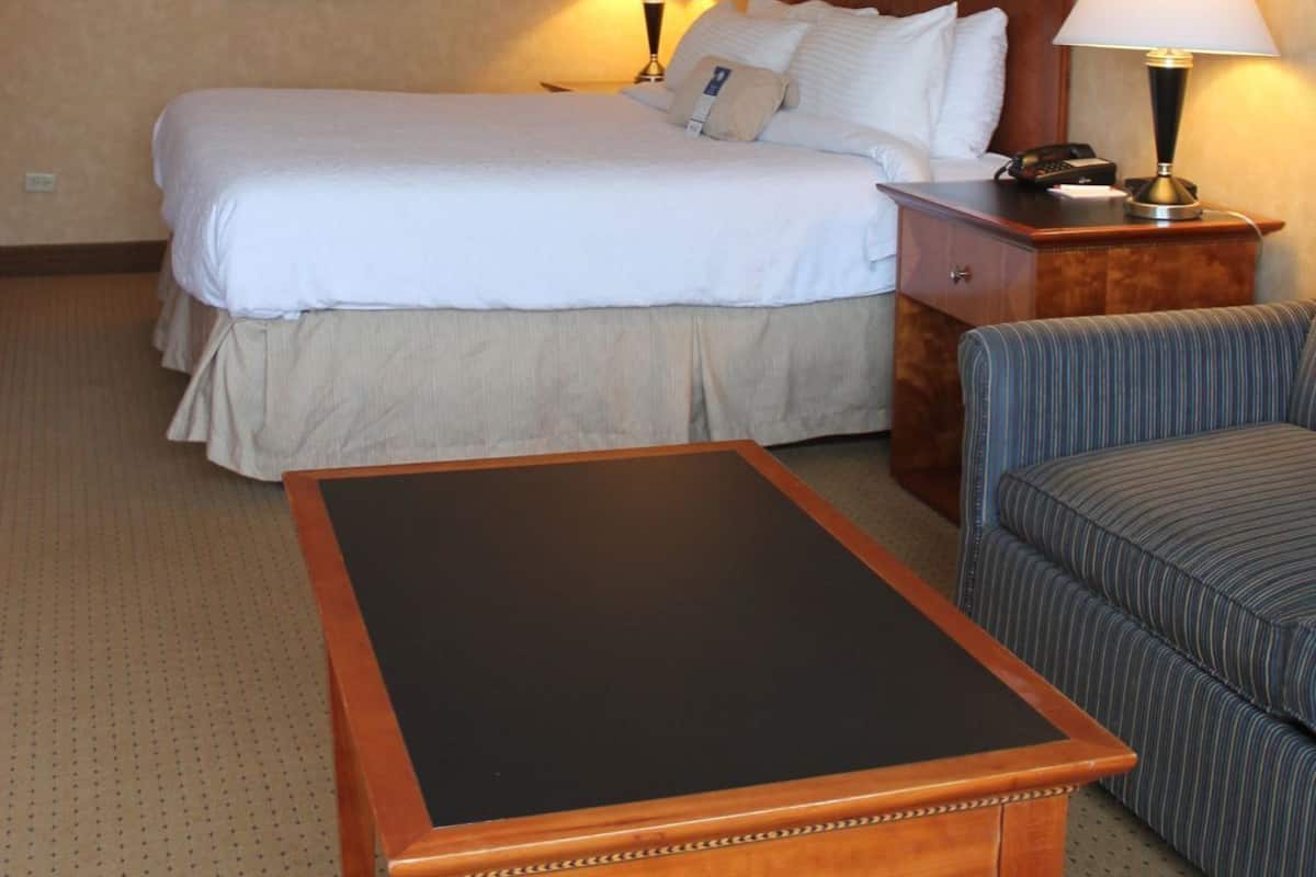 Ropa de cama de alta calidad y camas con pillow-top