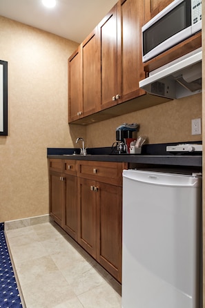 Fridge, microwave, stovetop, coffee/tea maker