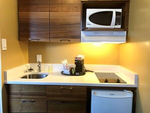 Standard Room, 2 Queen Beds, Non Smoking, Kitchenette | Private kitchen | Fridge, microwave, stovetop, coffee/tea maker