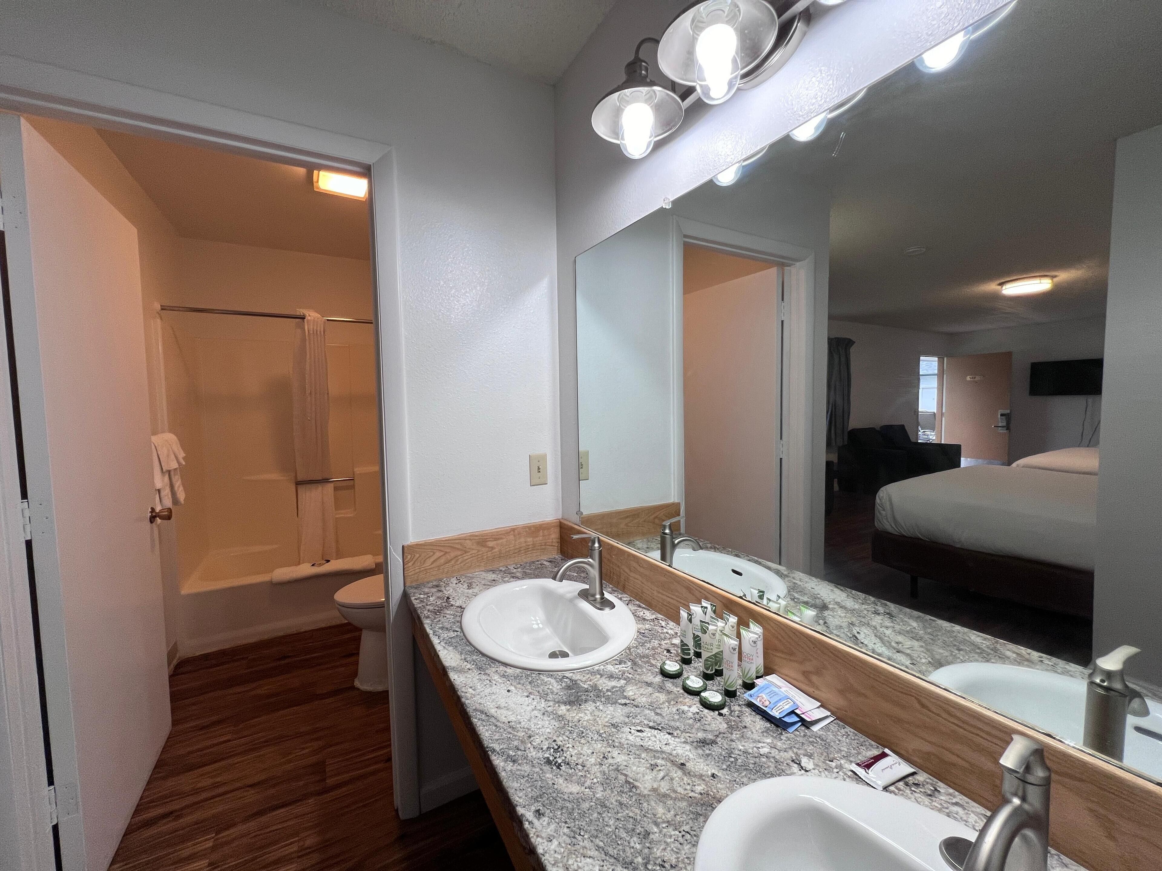 Family Room, 3 Queen Beds  | Bathroom