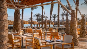 2 restaurantes; se sirven desayunos