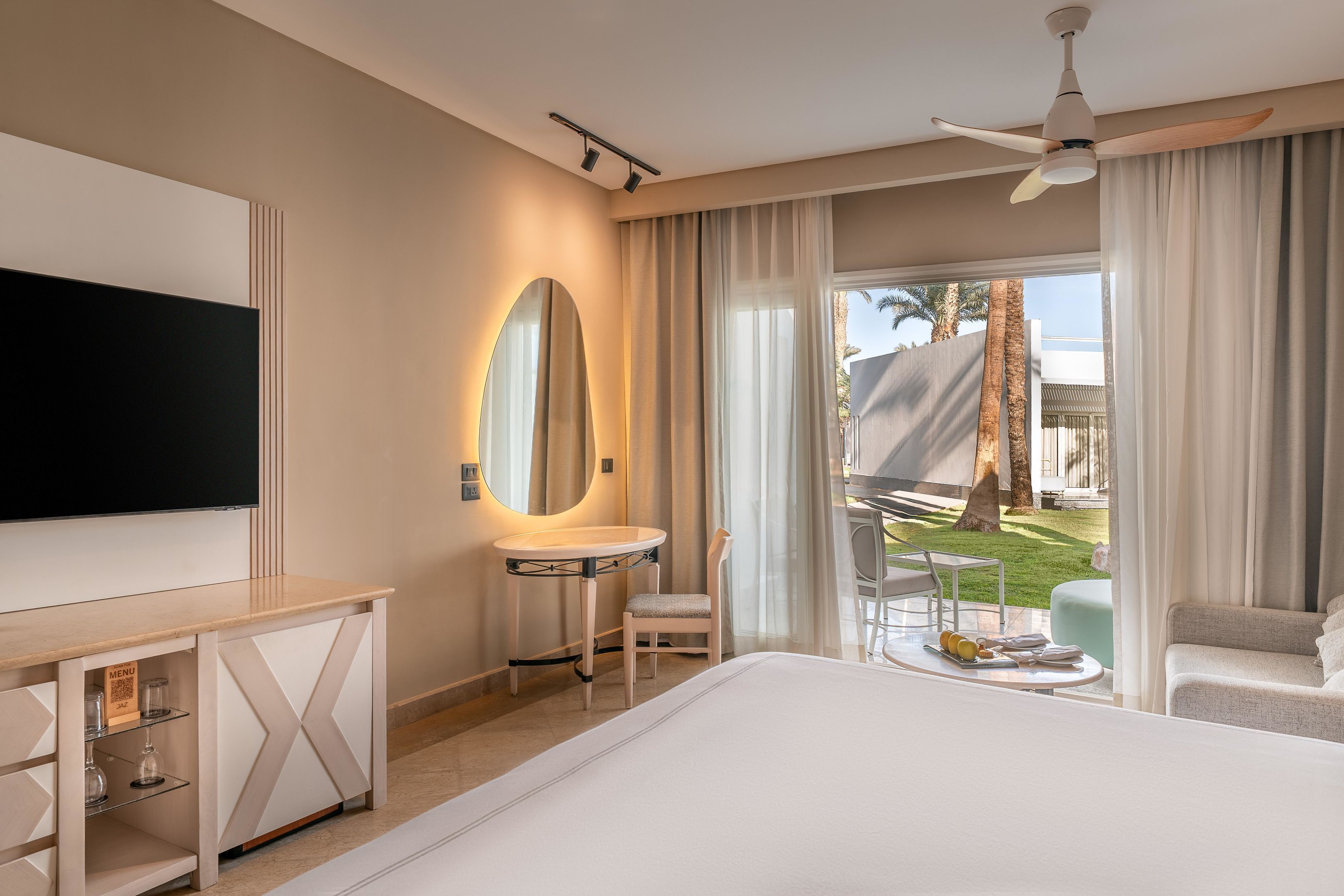 Deluxe Room, Garden View | Minibar, in-room safe, desk, blackout drapes