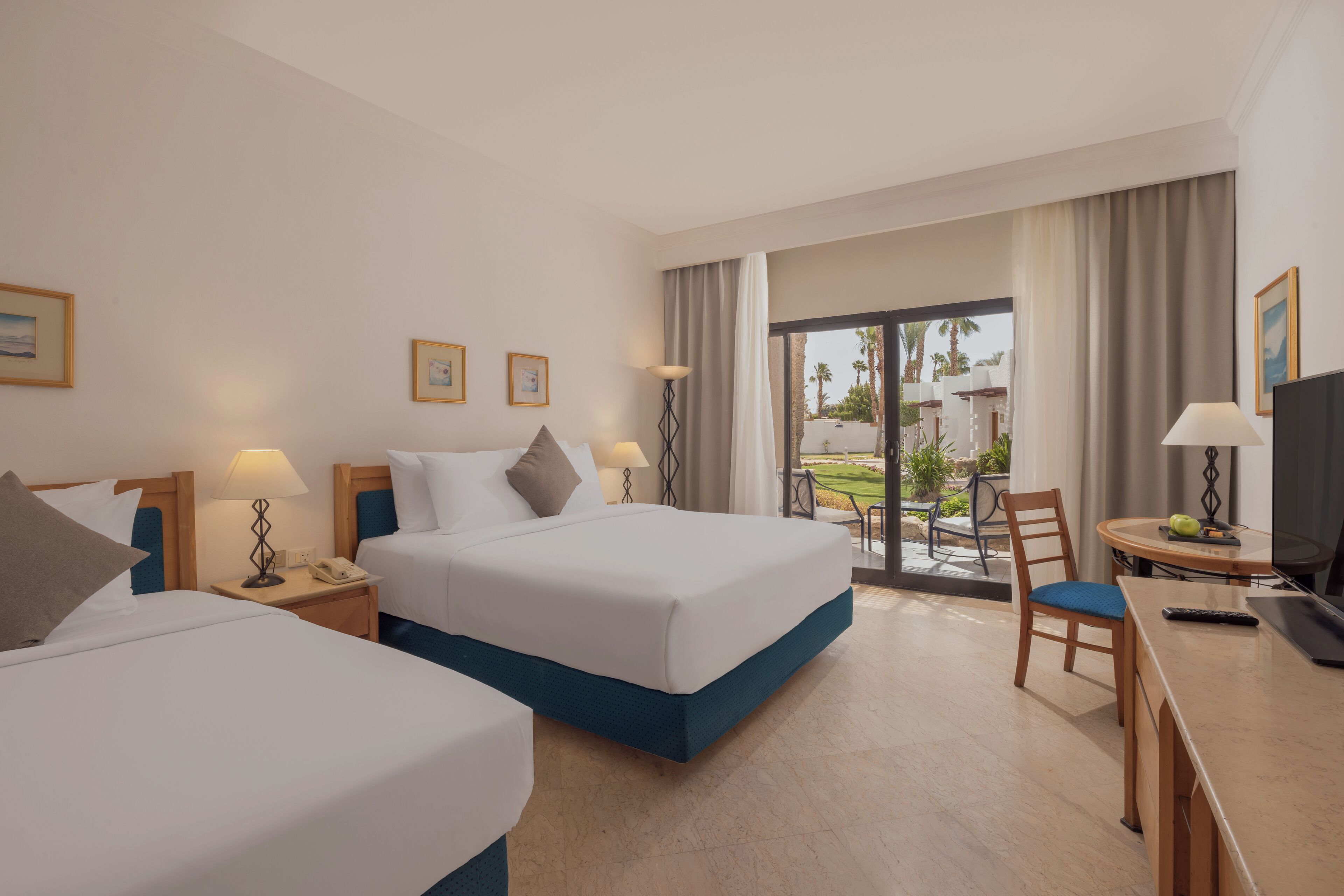 standard room, garden view (queen or twin) | minibar, in-room safe, desk, blackout curtains