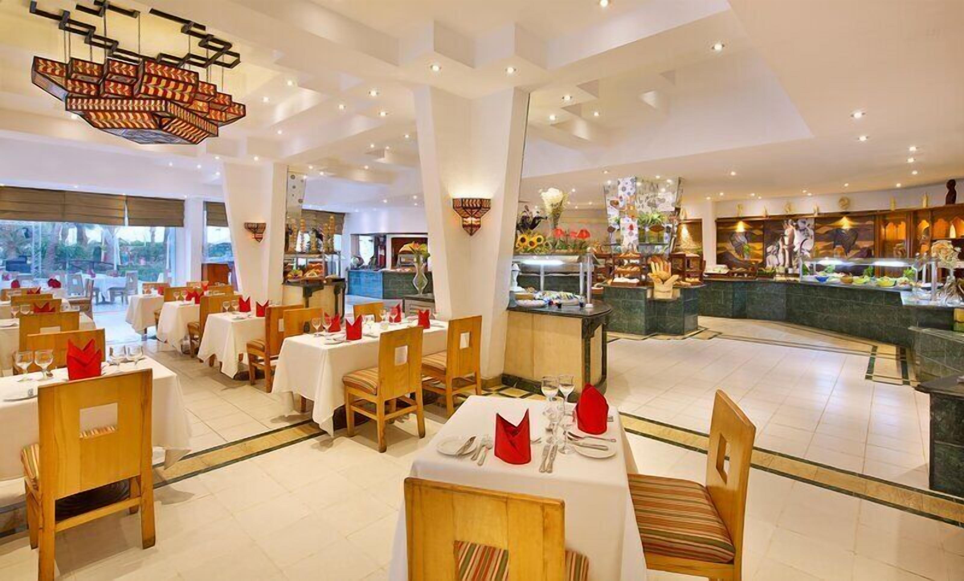 2 restaurants; breakfast, lunch and dinner served 