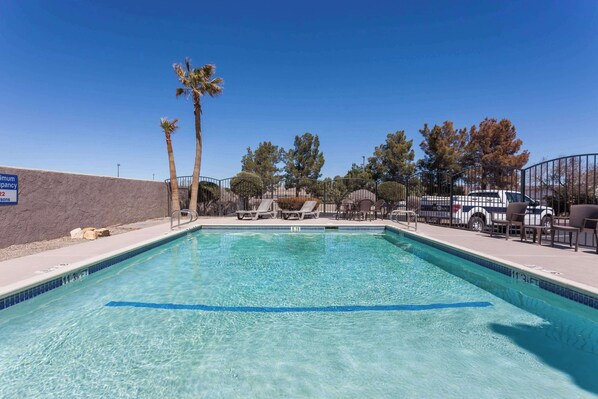 Außenpool, Liegestühle