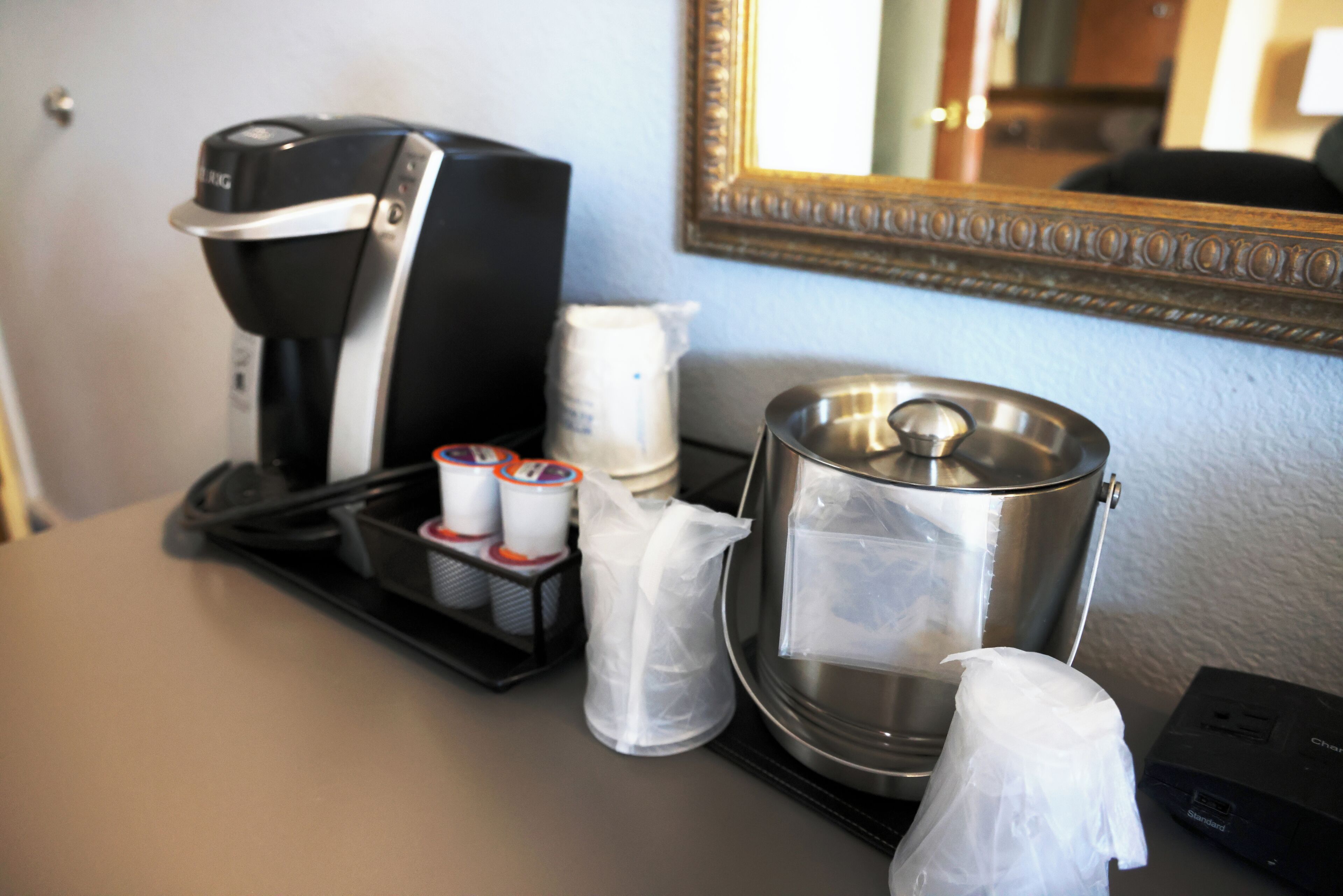 room, 1 queen bed, non smoking | coffee and/or coffee maker