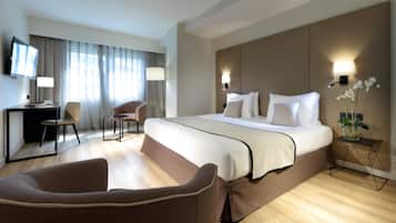 Minibar, coffres-forts dans les chambres, bureau, Wi-Fi gratuit