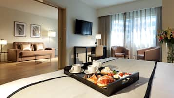 Minibar, in-room safe, desk, free WiFi