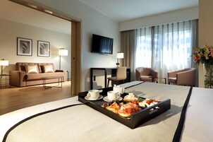 Minibar, in-room safe, desk, free WiFi