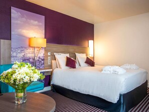 Privilege, Double Room, 1 Double Bed | Premium bedding, minibar, in-room safe, desk - Mercure Marseille Centre Vieux Port (Marseille)