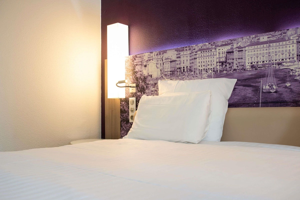 Hochwertige Bettwaren, Minibar, Zimmersafe, Schreibtisch