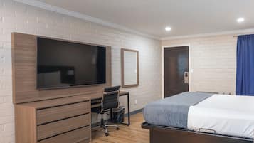 Deluxe Room, 1 King Bed, Non Smoking, Refrigerator & Microwave