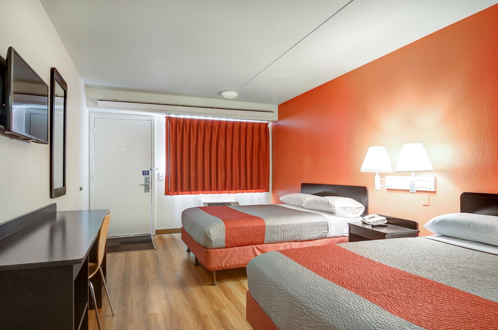 免费 WiFi、床单