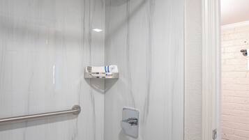 Douche, serviettes fournies