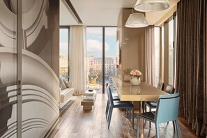 Panoramic-Suite, 1 King-Bett (View)