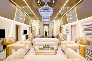 Suite Royal, 4 camere da letto | Soggiorno | TV LCD 46 pollici con canali satellitari, TV, film pay-per-view