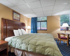 Standard Room, 1 King Bed, Non Smoking | Premium bedding, desk, free cribs/infant beds, rollaway beds