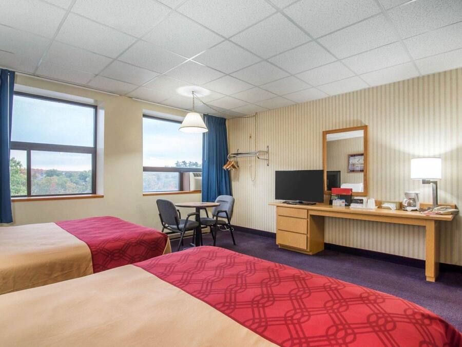 Premium bedding, desk, free cots/infant beds, rollaway beds