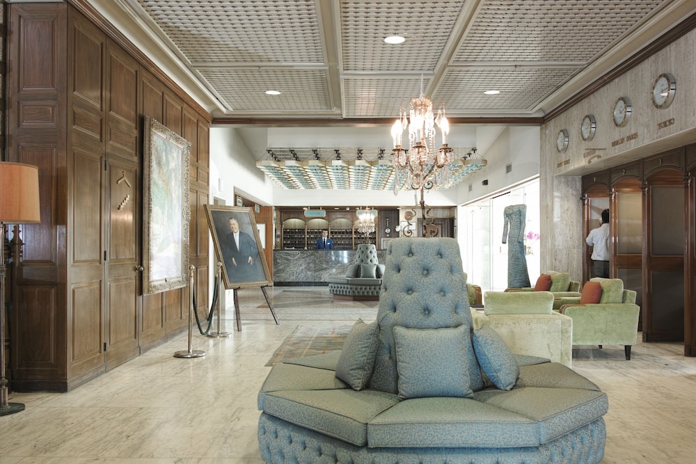 Al Bustan Hotel by null
