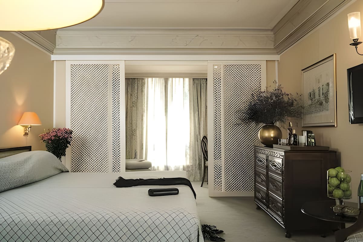 premium bedding, select comfort beds, minibar, in-room safe