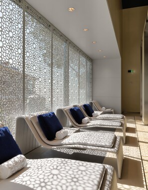 Indoor pool, seasonal outdoor pool, pool loungers - Al Bustan Hotel & Spa (Beit Mery)