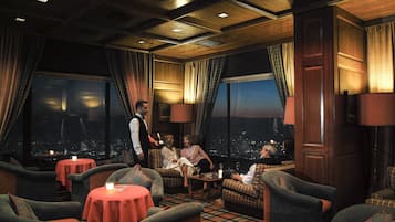 5 bars/lounges, piano bar, cocktail bar