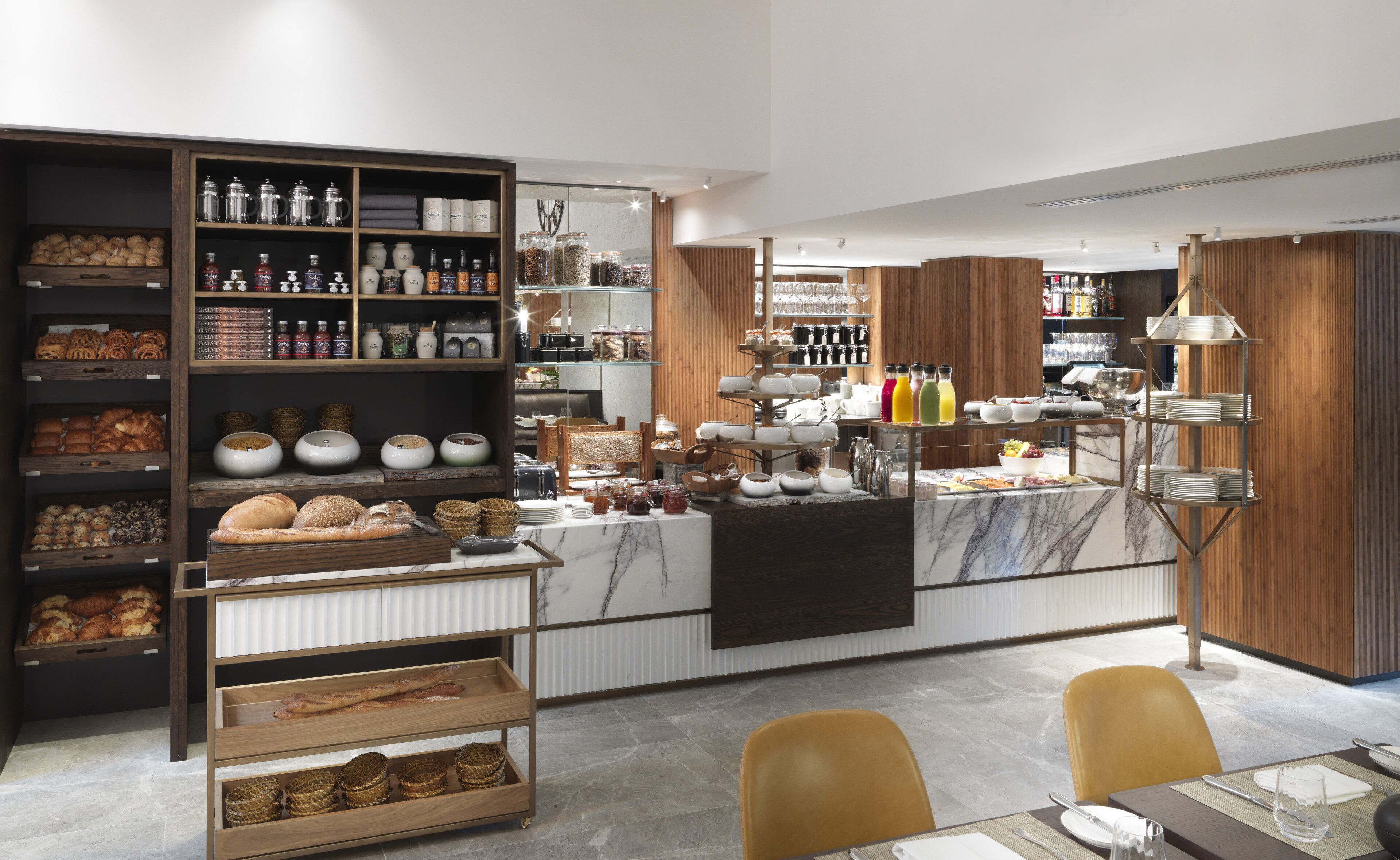 每日供应全套早餐（每人 GBP 35）