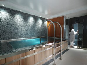 室內 Spa 池