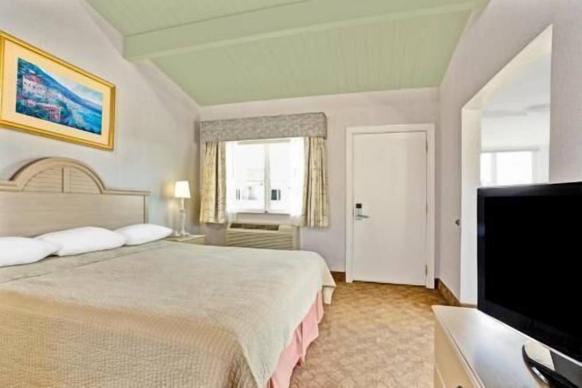 In-room safe, desk, iron/ironing board, free cribs/infant beds