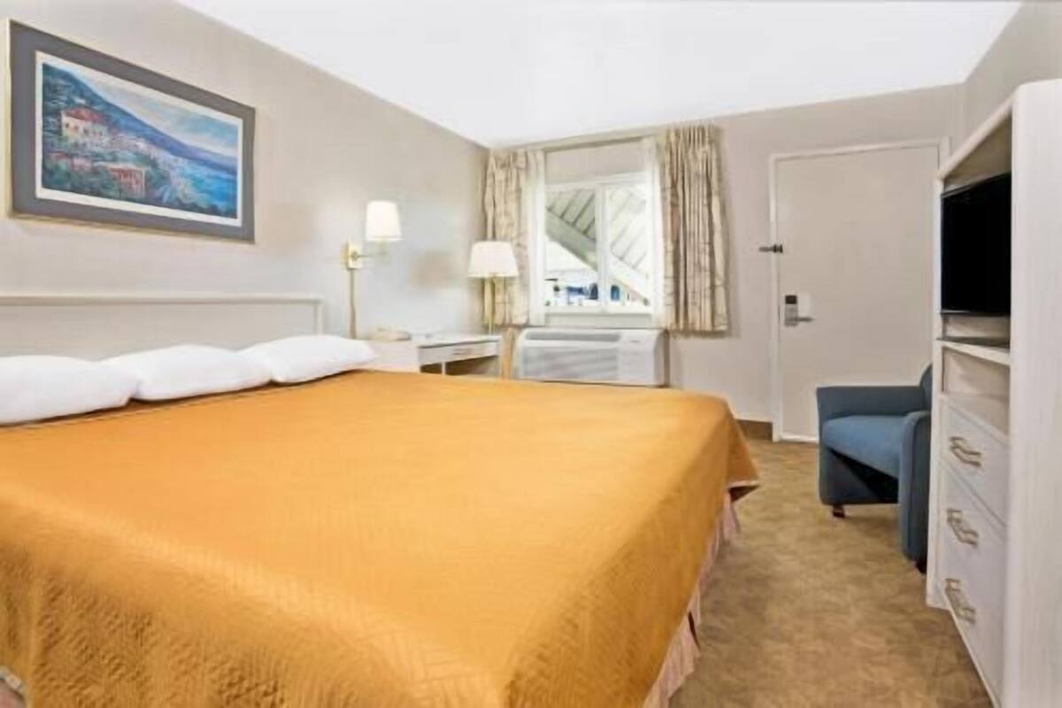 In-room safe, desk, iron/ironing board, free cribs/infant beds
