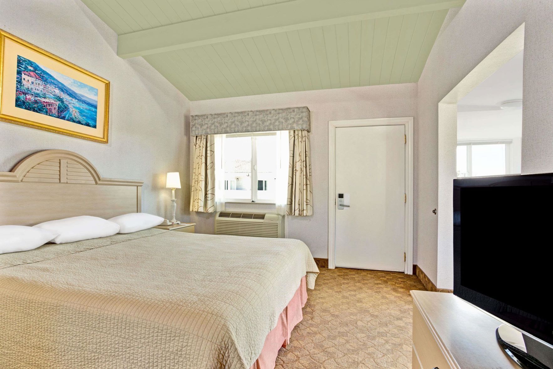 Caja de seguridad en la habitación y escritorio 