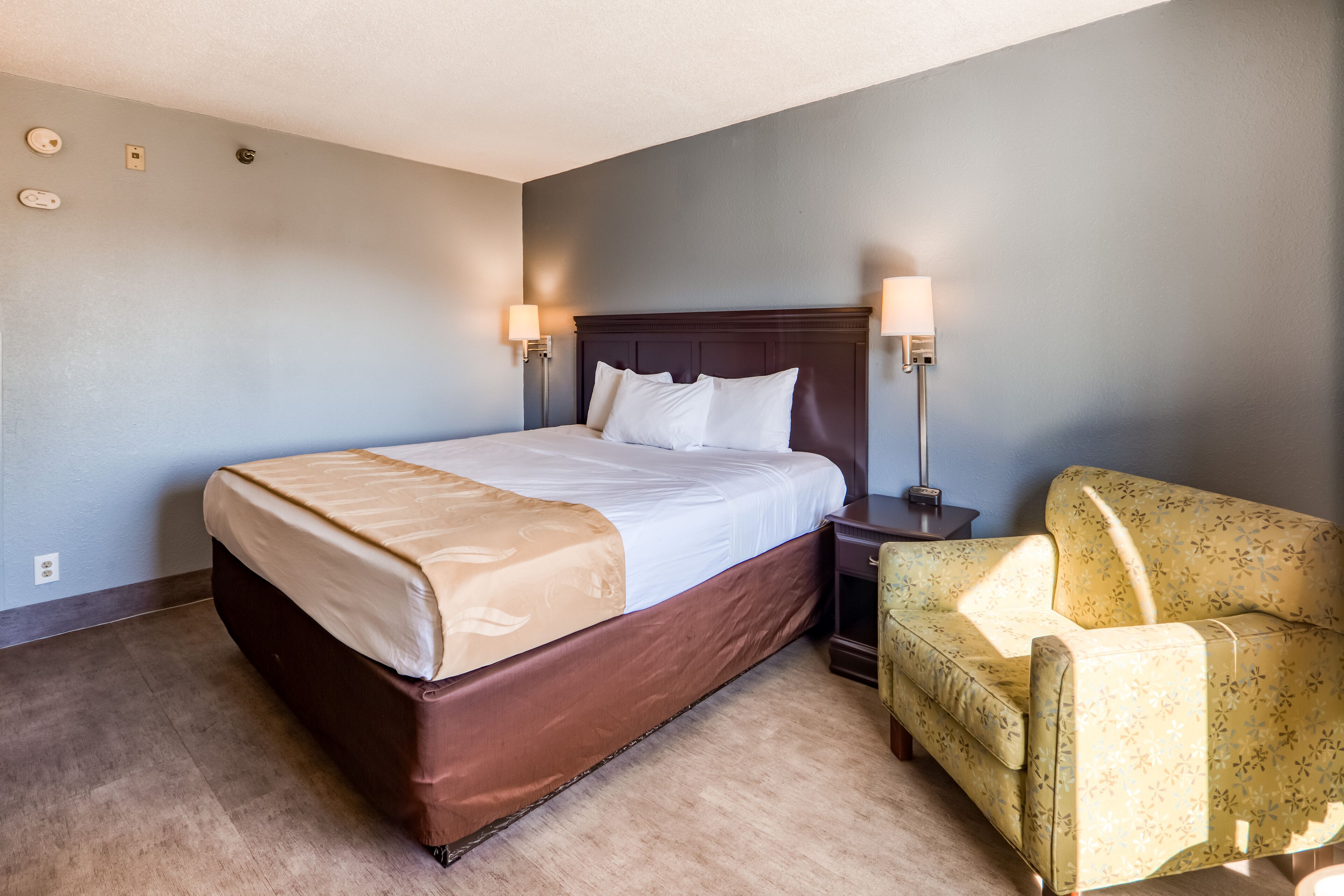 Pillowtop beds, desk, laptop workspace, blackout drapes