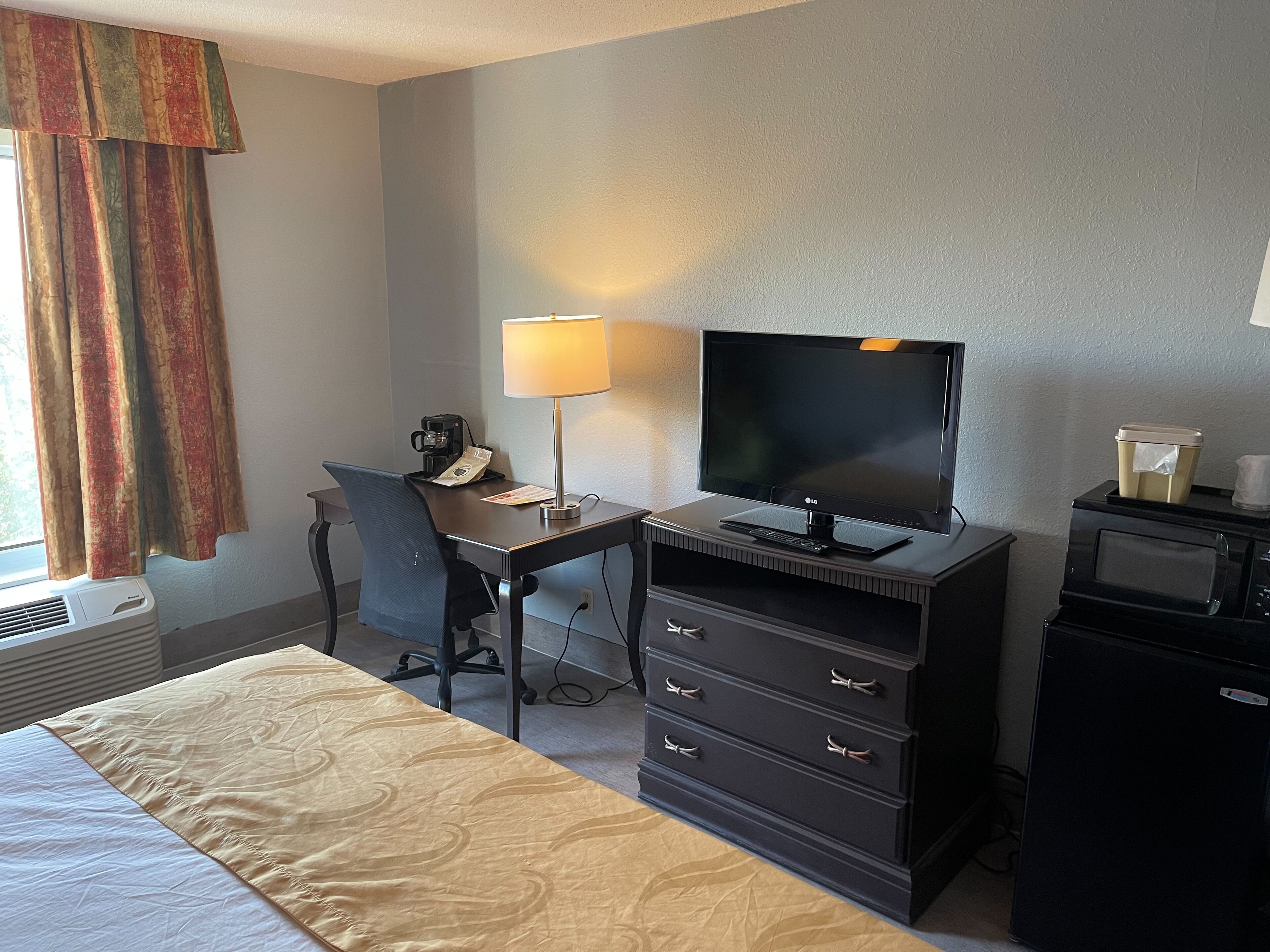 Pillow-top beds, desk, laptop workspace, blackout curtains