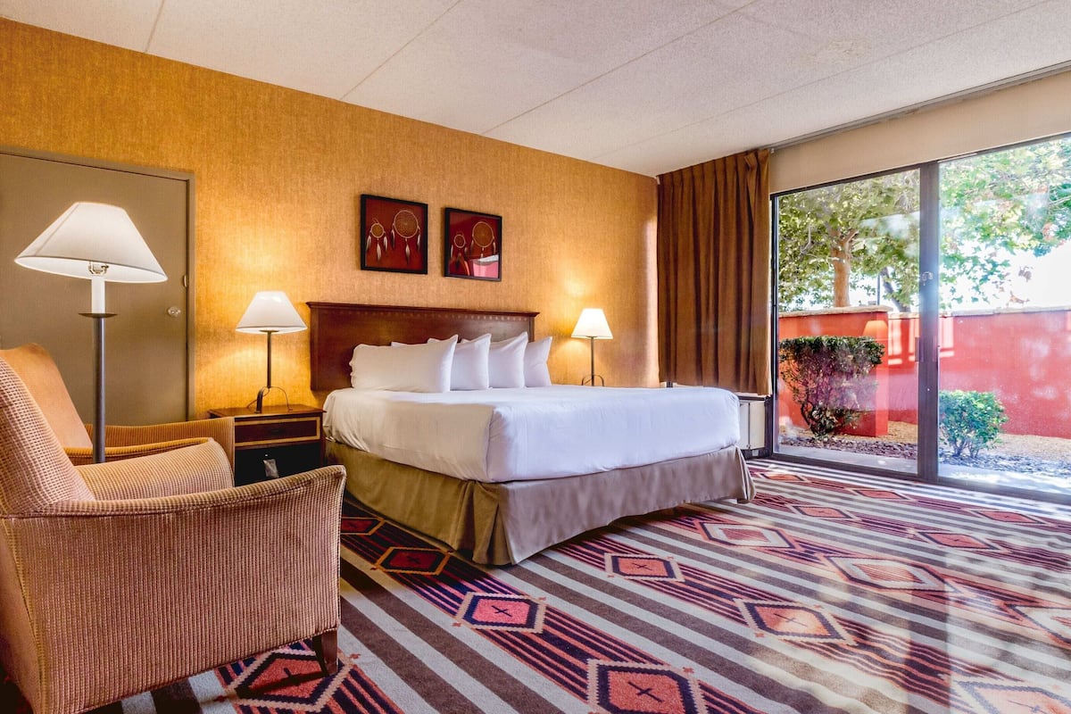 Premium bedding, in-room safe, individually decorated, desk