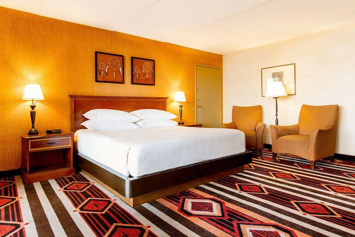 Premium bedding, in-room safe, individually decorated, desk