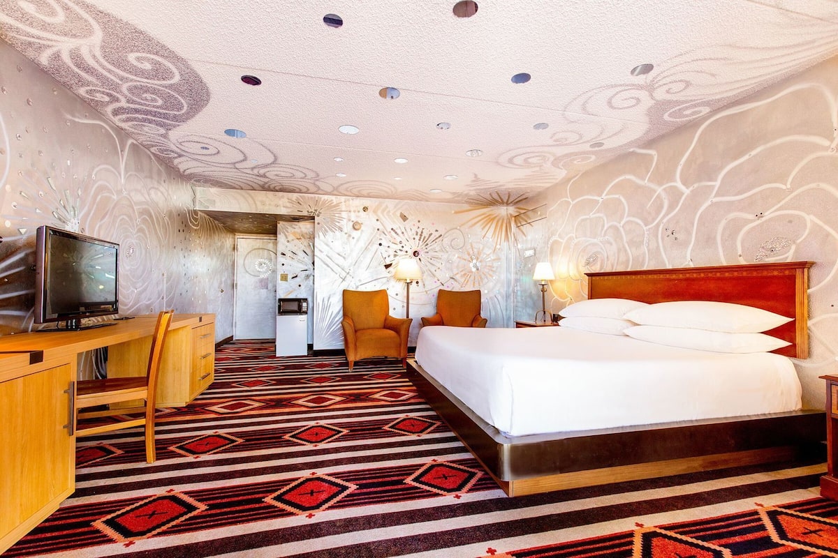 Premium bedding, in-room safe, individually decorated, desk