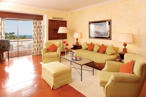 Grand Double or Twin Room (Classic) | Living area