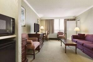 1 bedroom, pillow-top beds, desk, blackout curtains