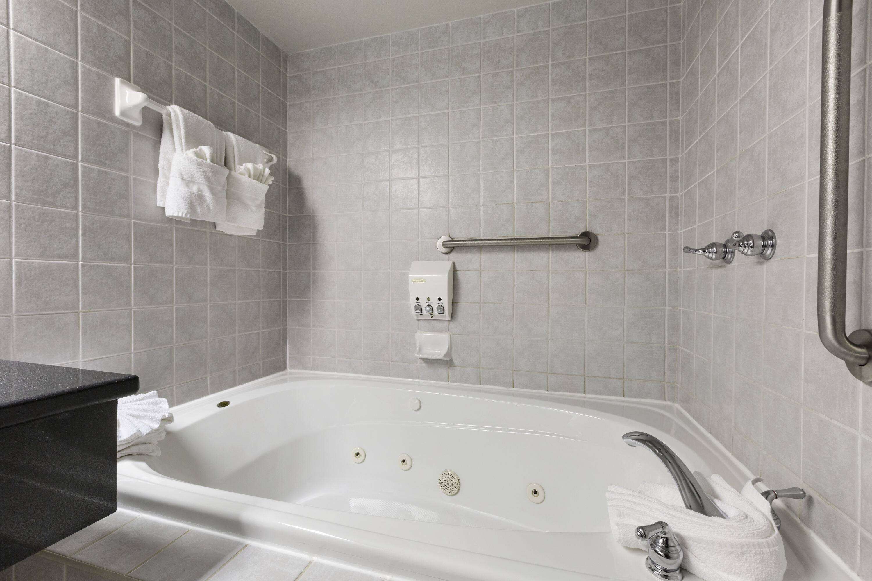 room, 1 queen bed, non smoking, jetted tub | pillow-top beds, desk, blackout curtains, iron/ironing board