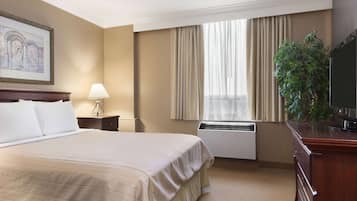 1 slaapkamer, pillowtop-bedden, een bureau, verduisterende gordijnen