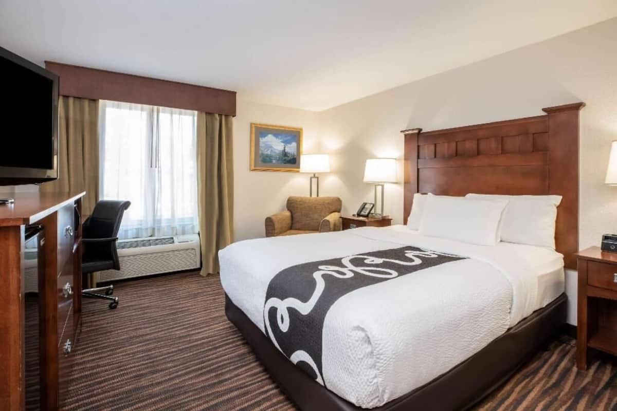 Premium bedding, pillowtop beds, desk, blackout drapes