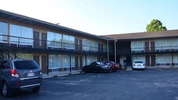 Property grounds - Days Inn Rolla MO (Rolla)