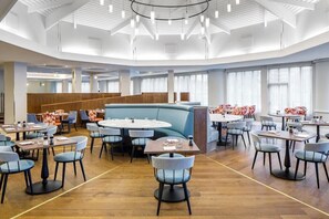 Déjeuner, dßner et souper servis sur place