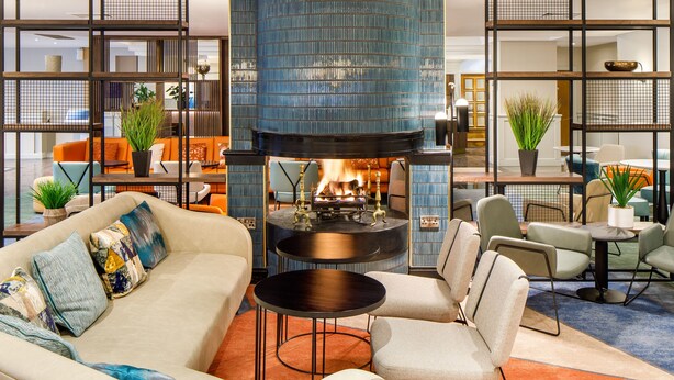 Lobby-lounge