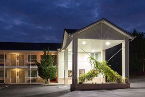 Double Room, 2 Double Beds, Smoking | Exterior - Days Inn by Wyndham Dahlonega University Area (Dahlonega)