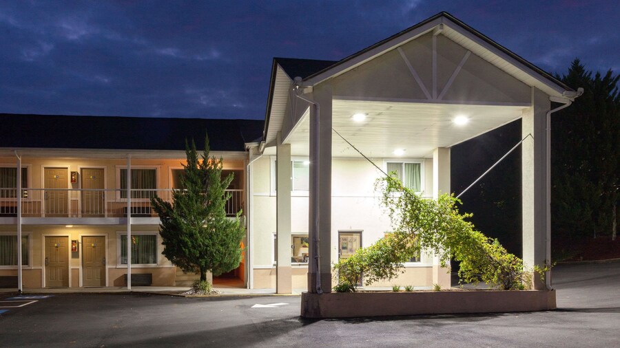 Days Inn by Wyndham Dahlonega University Area