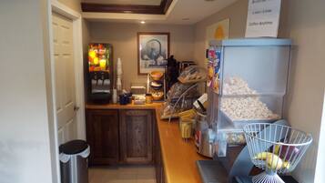 Free daily continental breakfast