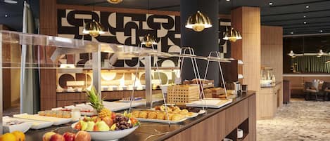 Petit déjeuner buffet servi tous les jours en supplément