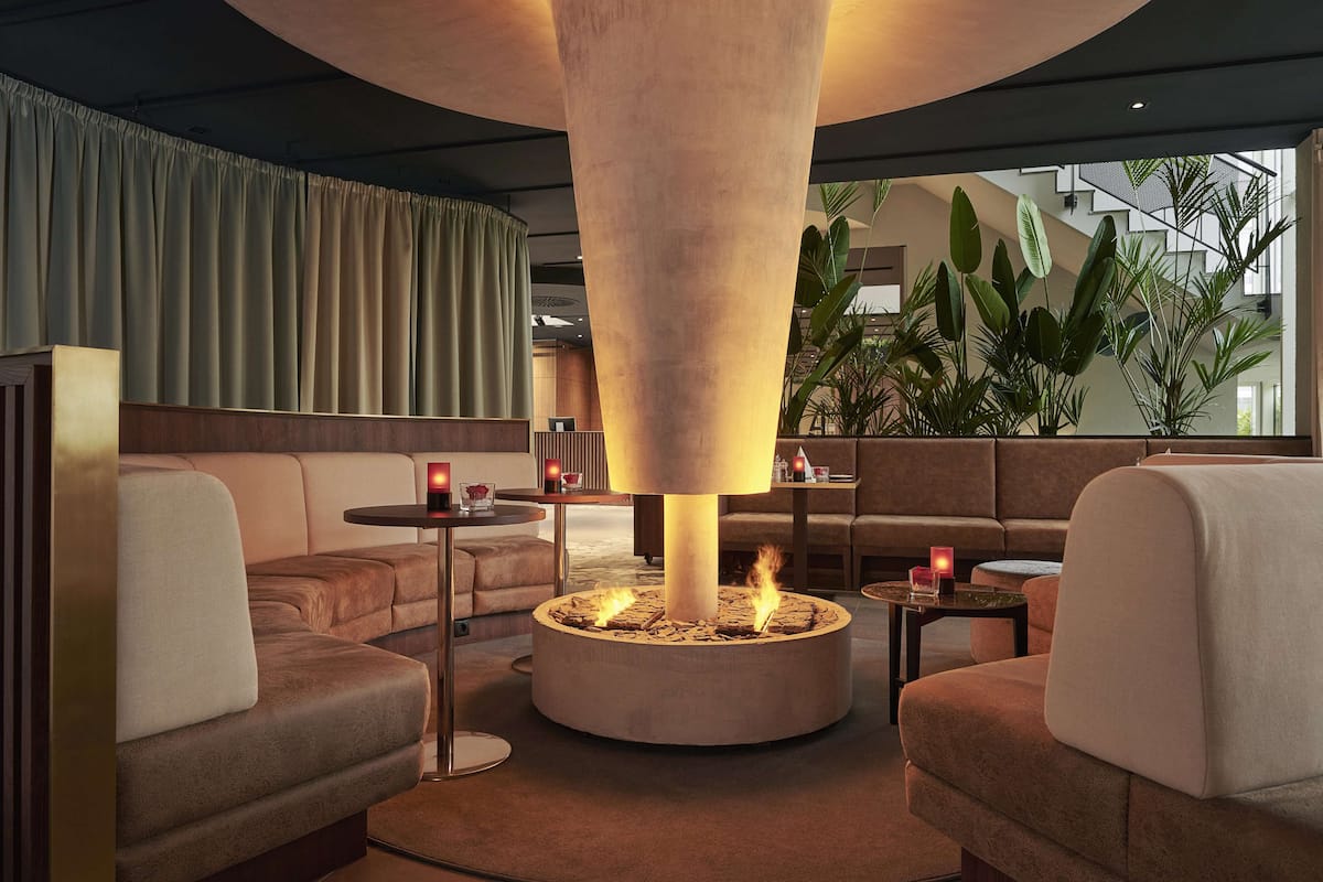 lunch and dinner served, al fresco dining